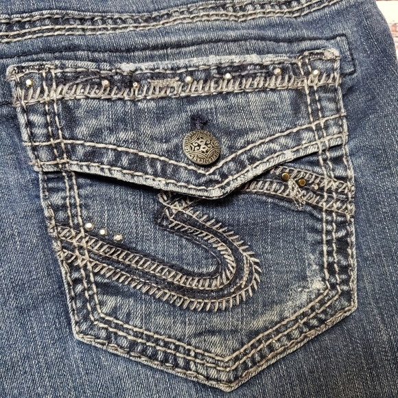 Silver Jeans Aiko Mid Boot Cut Distressed with embroidery and studs. - Picture 7 of 16